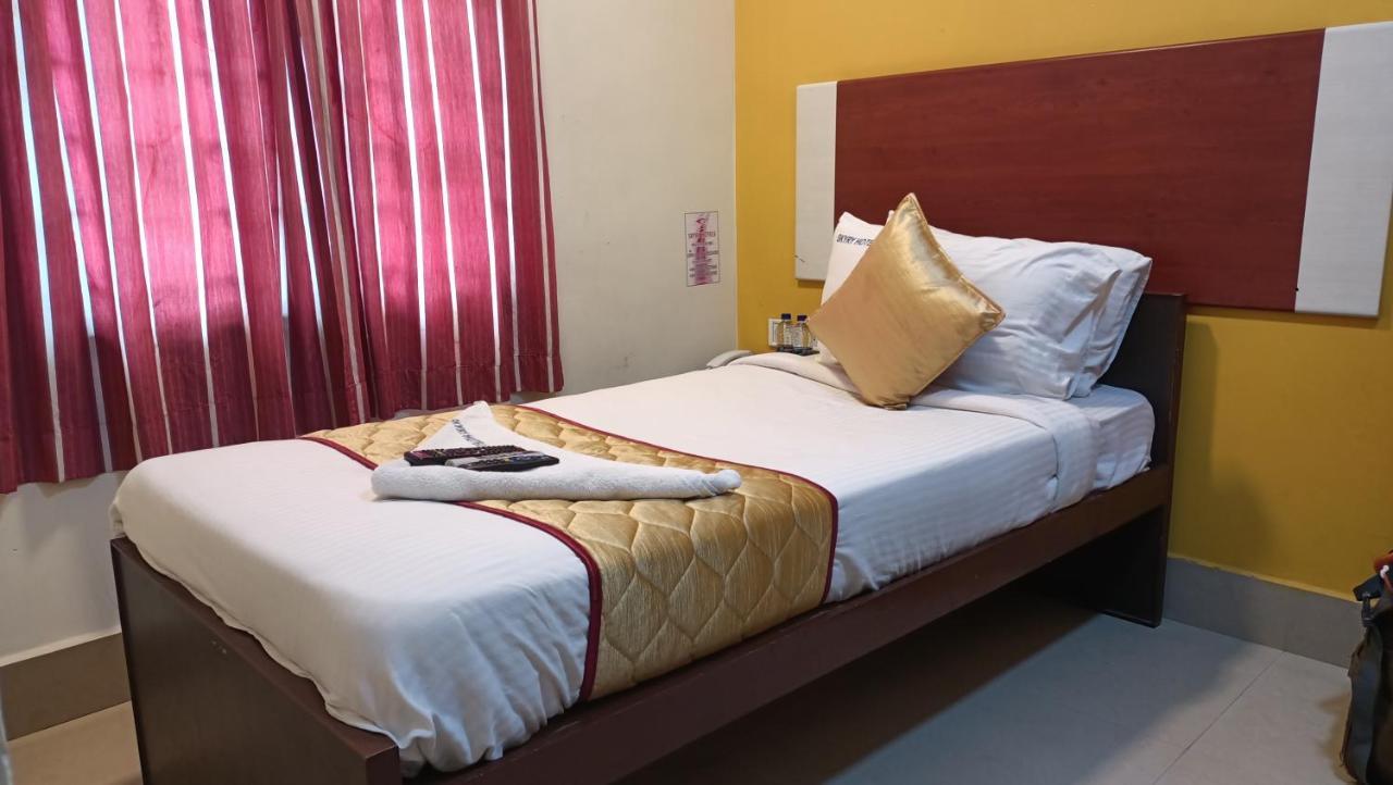Skyry Hotels Adyar チェンナイ エクステリア 写真
